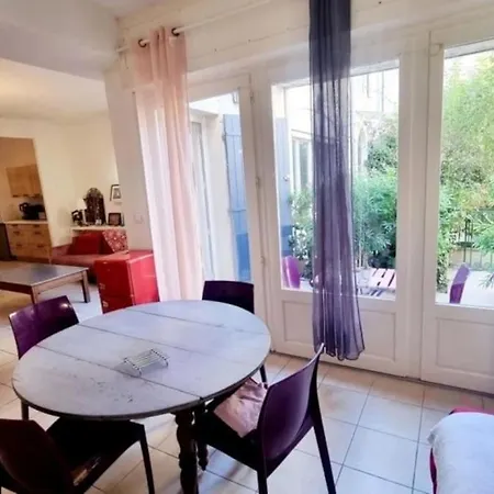 Appartement Charmant T3 Duplex Avec Patio Centre/arenes/gare Nîmes